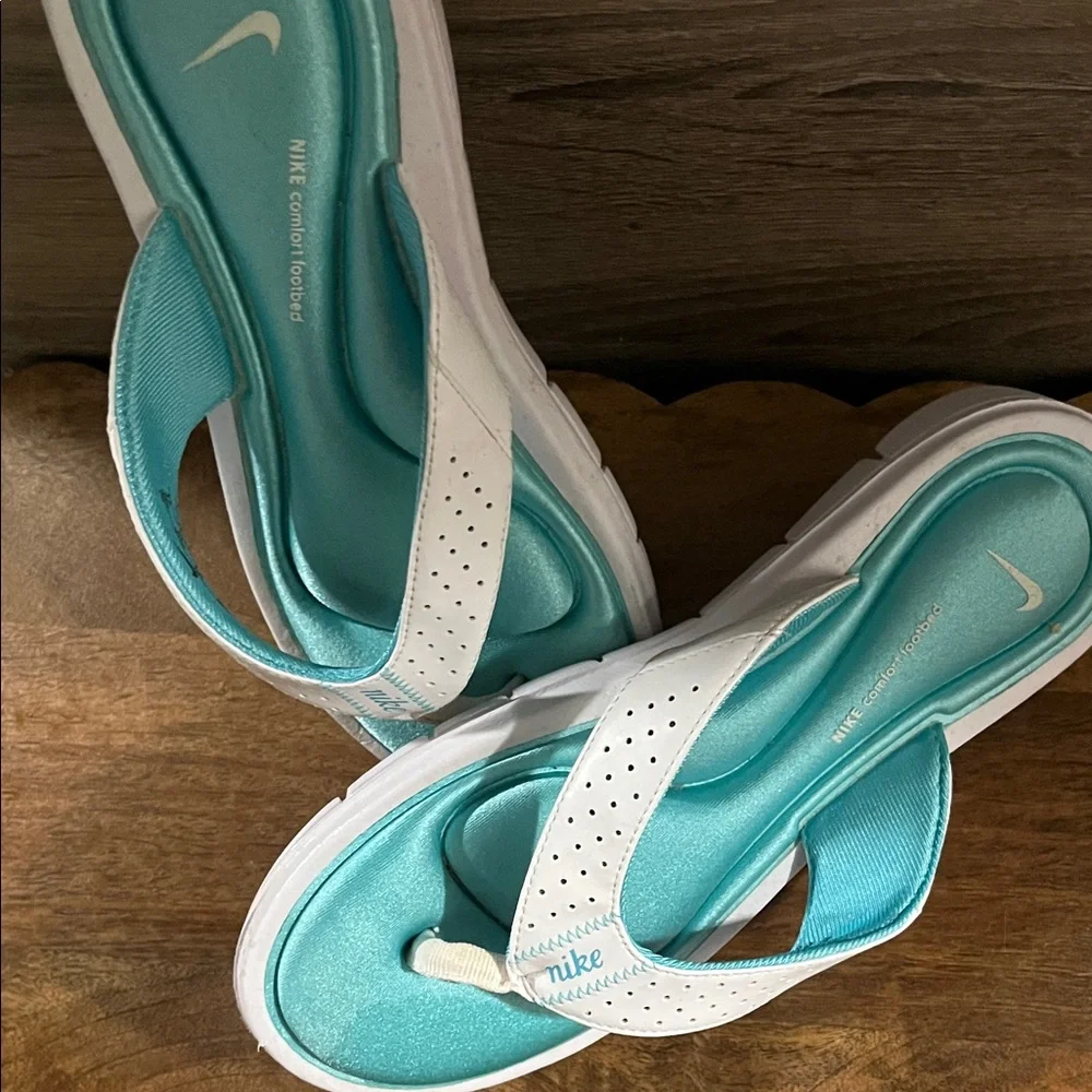 Nike Women's Sandals in White and Teal size 7 - Picture 2 of 6